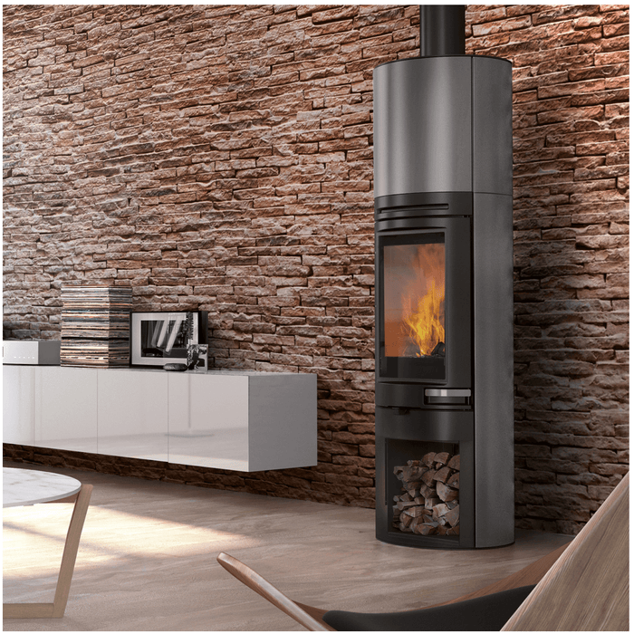 Stylish Edilkamin Tally S Evo 9,1 kW 🔥 in modern living room with stone wall and sleek furniture.