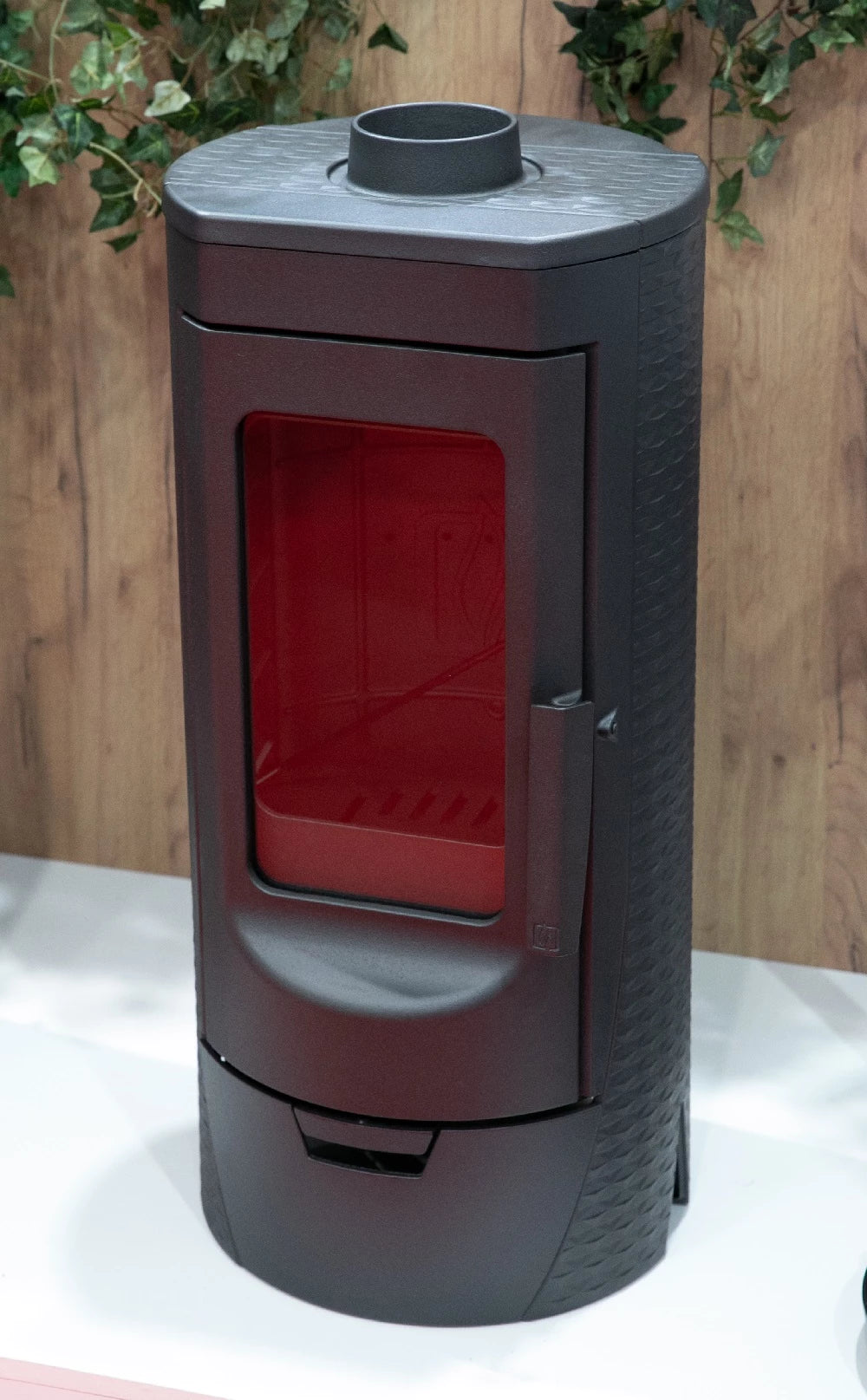 Cheminée design en fonte Plamen Tara – indépendante de l'air ambiant